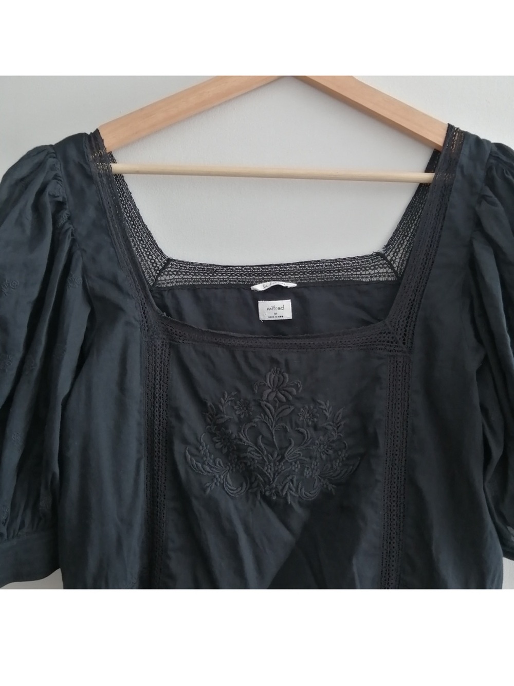Aritzia Wilfred Reiki Puff Sleeve Black Cotton Embroidered Mini Dress Medium